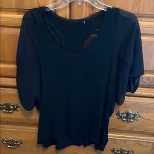 Short sleeve, partly shear shirt